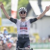 Joao Almeida a signé sa troisième victoire d'étape sur le Tour de Suisse. KEYSTONE/GIAN EHRENZELLER